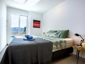 Łóżko lub łóżka w pokoju w obiekcie Villa Villa Cara Mull Alcalalí by Interhome