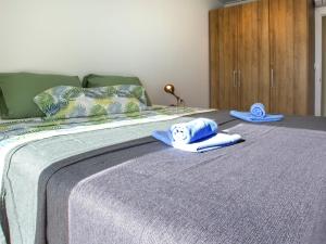 Łóżko lub łóżka w pokoju w obiekcie Villa Villa Cara Mull Alcalalí by Interhome