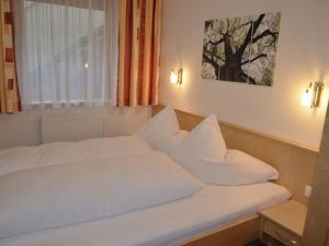 Posteľ alebo postele v izbe v ubytovaní Apartment Georg by Interhome