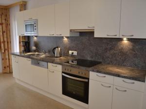 Kuchyňa alebo kuchynka v ubytovaní Apartment Georg by Interhome