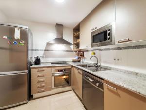Kuchyňa alebo kuchynka v ubytovaní Apartment Marcela by Interhome