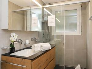 Phòng tắm tại Apartment Grillon-4 by Interhome