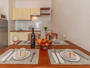 Nápoje v ubytovaní Apartment Rok 4 by Interhome