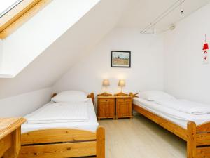 Postel nebo postele na pokoji v ubytování Apartment Moeller-2 by Interhome