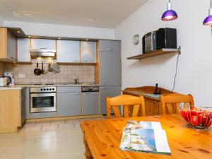 Кухня или мини-кухня в Apartment Moeller-1 by Interhome
