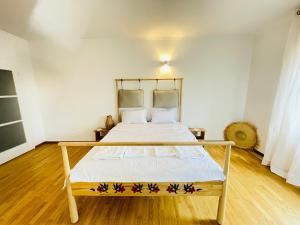 Giường trong phòng chung tại BioLocalia House Oltenia