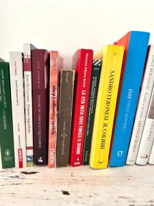 Perpustakaan di apartmen