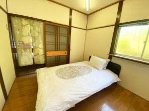 Letto o letti in una camera di 鉄道と山の見える家