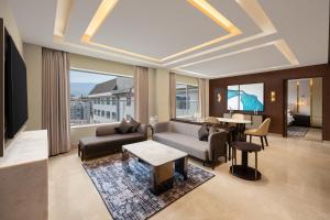 Posezení v ubytování Courtyard by Marriott Shillong