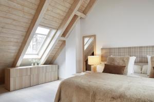a bedroom with a large bed and a large window at Val de Ruda Luxe 71 by FeelFree Rentals in Naut Aran