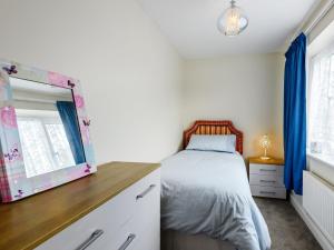 Llit o llits en una habitació de 4 bed in Chapel St. Leonards 79324