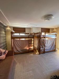 Ein Bett oder Betten in einem Zimmer der Unterkunft ASNFU AUBERGe
