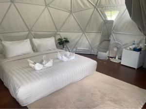Cosy Garden Khao Sok客房内的一张或多张床位