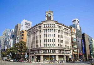 Vista generica su Tokyo o vista sulla città dall'interno dell'appartamento
