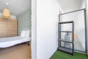 Posteľ alebo postele v izbe v ubytovaní Cosy T2 de 50 m² Centre-Ville avec Garage & Balcon