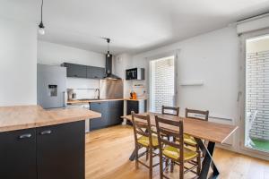 Kuchyňa alebo kuchynka v ubytovaní Cosy T2 de 50 m² Centre-Ville avec Garage & Balcon