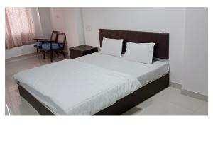 Krevet ili kreveti u jedinici u okviru objekta Hotel Aaradhya