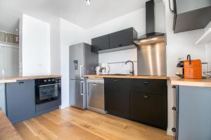 Kuchyňa alebo kuchynka v ubytovaní Cosy T2 de 50 m² Centre-Ville avec Garage & Balcon