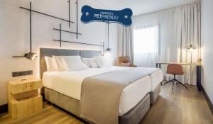 Postel nebo postele na pokoji v ubytování Hotel Ilunion San Mamés
