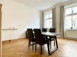 a dining room with a table and chairs at Premium Residence at famous Vienna Kutschkermarkt in Vienna