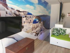 a room with a wall mural of a city at CALTERR - Loft con Terraza privada, Wifi, Recién reformado in Torremolinos