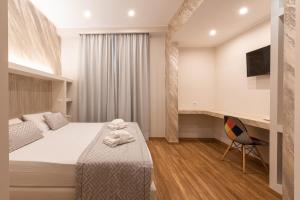 Postel nebo postele na pokoji v ubytování Top Floor Colosseo Guesthouse