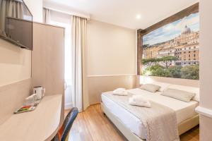 Postel nebo postele na pokoji v ubytování Top Floor Colosseo Guesthouse