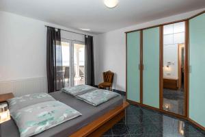 Posteľ alebo postele v izbe v ubytovaní Apartment in Crikvenica 5516
