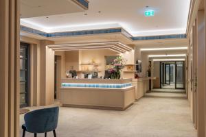 a lobby of a salon with a waiting room at Seehotel Zarrentin in Zarrentin