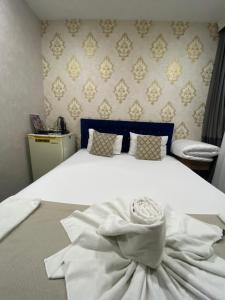 Postel nebo postele na pokoji v ubytování Nostalji Hotel