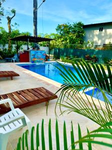 Bazén v ubytování Villas Mapache del Caribe nebo v jeho okolí