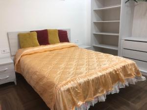 Apartamento La Plana客房内的一张或多张床位