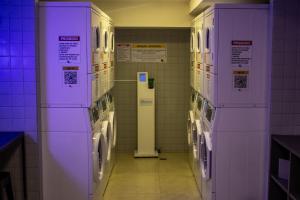 a row of purple machines in a room at Studio no centro de Curitiba in Curitiba