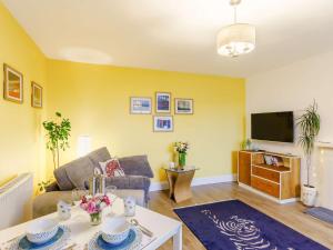 a living room with a couch and a tv at 1 bed in Barnstaple 88259 