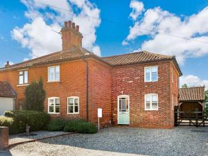 a red brick house with a roof at 3 bed property in Mattishall 88569 in Yaxham