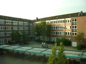 Stolní tenis v ubytování Hermes Hotel Oldenburg nebo okolí