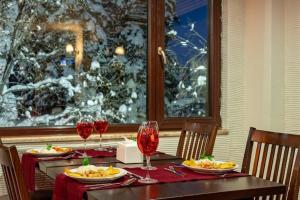 Un restaurante u otro lugar para comer en Uludag Uslan Hotel