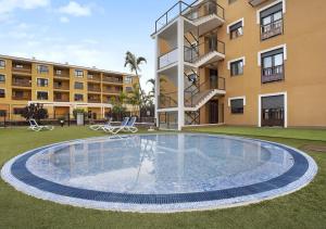 a swimming pool in front of a building at LOVE ISLAND 77 in Palm-mar