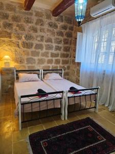 Postel nebo postele na pokoji v ubytování Unique Farmhouse in the Heart of Gozo - Nadur