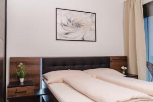 a bedroom with two beds and a picture on the wall at 10 minutes to the center, 2 minutes to the metro in Vienna