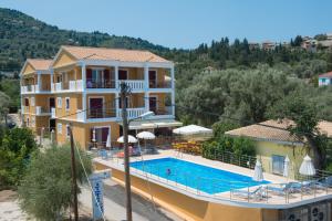 Bazén v ubytování Summertime Inn nebo v jeho okolí