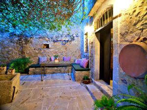A seating area at Dotira