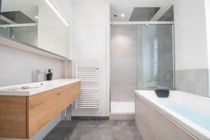 Kúpeľňa v ubytovaní L'Appartement des Ducs avec Baignoire Double