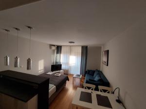 Postel nebo postele na pokoji v ubytování Apartment Premier 1 A Blok