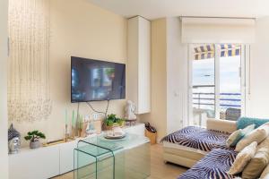 Televízia a/alebo spoločenská miestnosť v ubytovaní Ocean Views, Paseo Marítimo