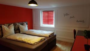 Postel nebo postele na pokoji v ubytování London Apartments