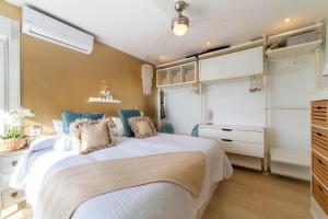 Posteľ alebo postele v izbe v ubytovaní Ocean Views, Paseo Marítimo