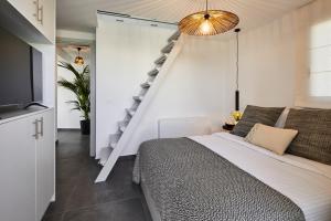Postel nebo postele na pokoji v ubytování EPICENTER LUXURY RESIDENCE