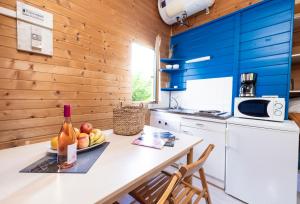 Kuchyň nebo kuchyňský kout v ubytování Camping Le Lac des Sapins