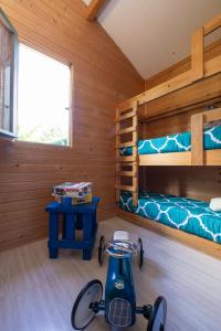Postel nebo postele na pokoji v ubytování Camping Le Lac des Sapins